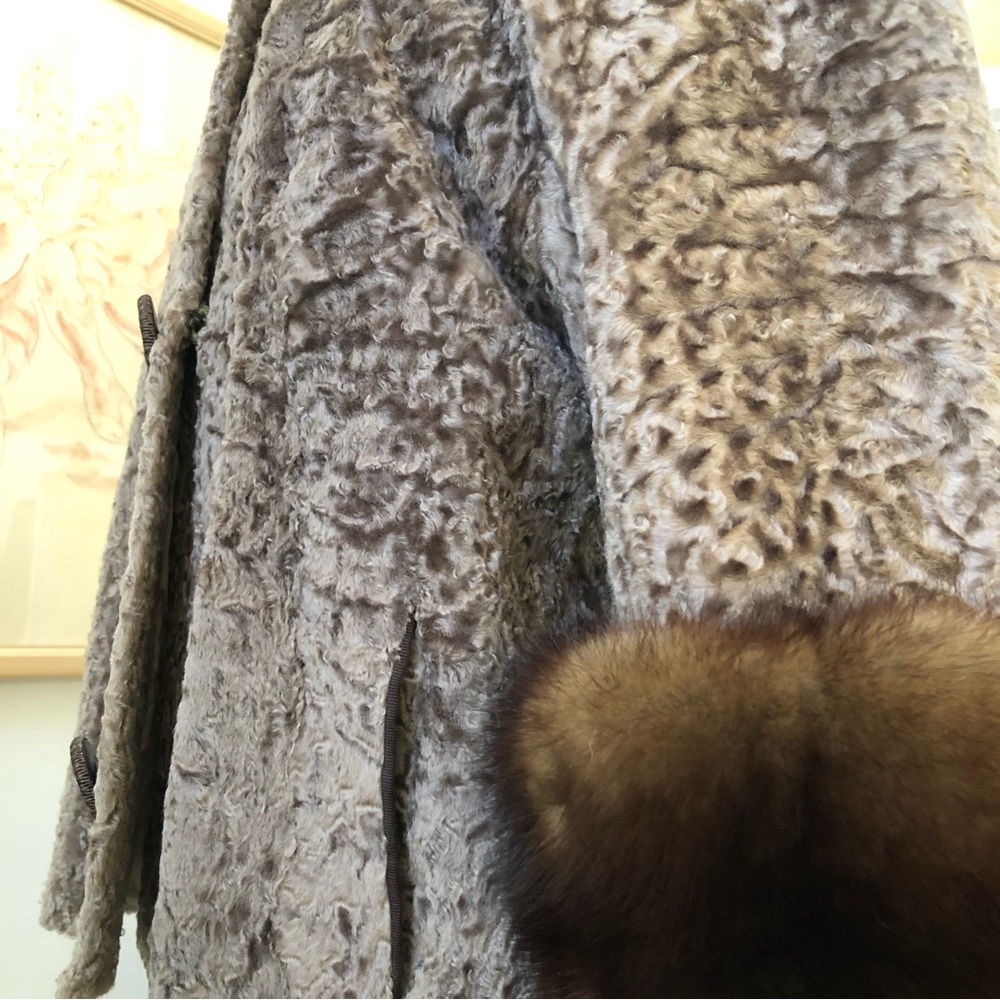 Elegant Brown Fur-Trimmed Women's Coat - Picture 8 of 14
